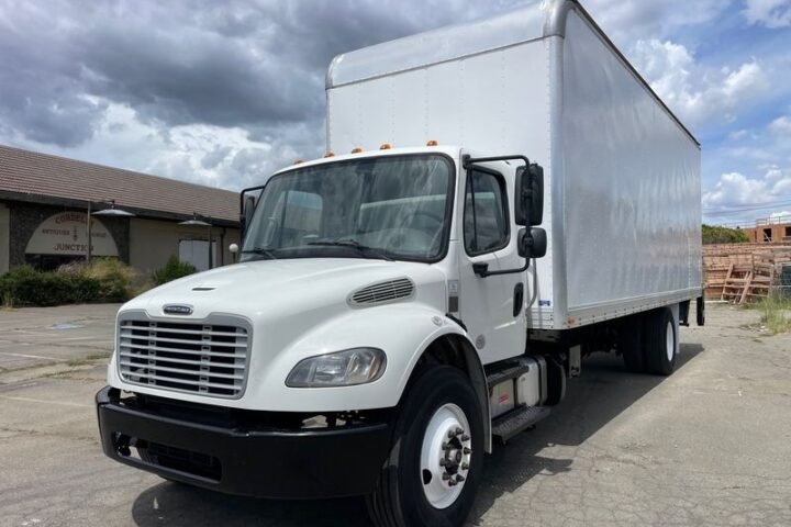 2019 Freightliner M2 106 26 ft Box Truck