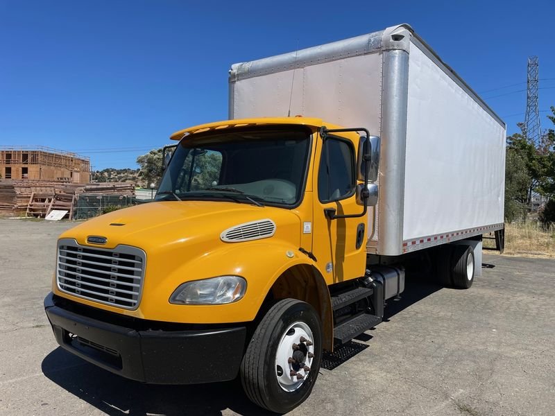 2019 Freightliner M2 106 24 ft Box Truck