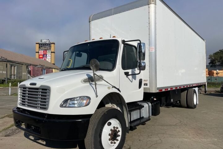 2019 Freightliner M2 106 26 ft Box Truck