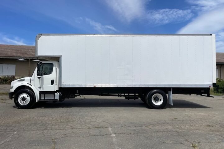 2019 Freightliner M2 106 26 ft Box Truck