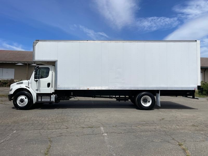 2019 Freightliner M2 106 26 ft Box Truck – 207,075 mi