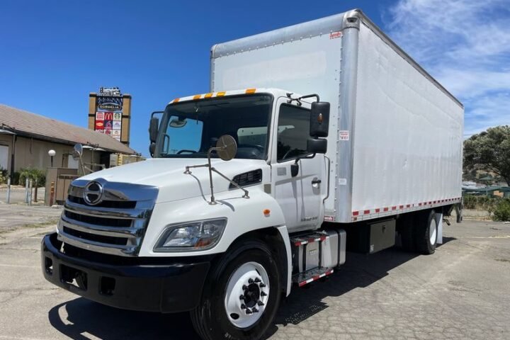 2020 Hino 268 26 ft Box Truck