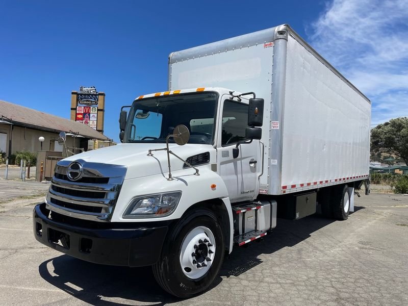 2020 Hino 268 26 ft Box Truck