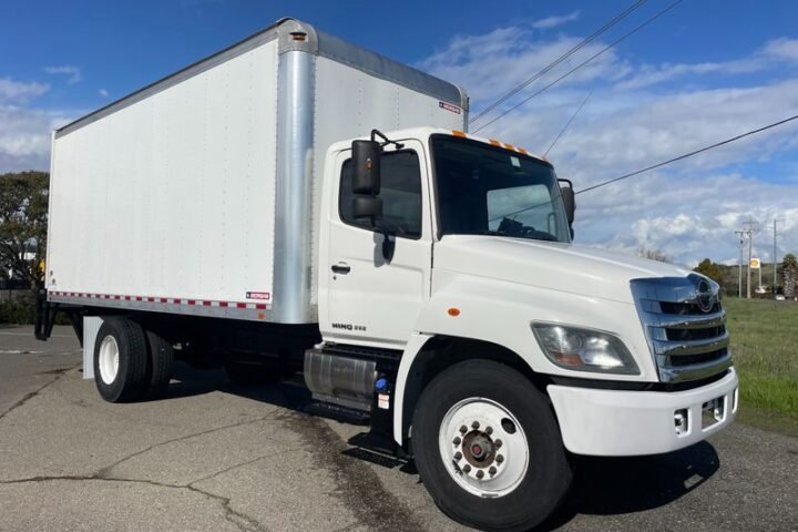 2017 Hino 268 Box Truck