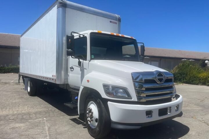 2023 Hino L6 26 ft Box Truck