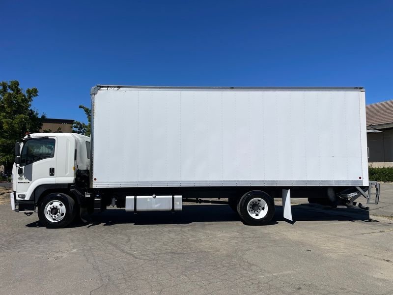2022 Isuzu FTR 26 ft Box Truck