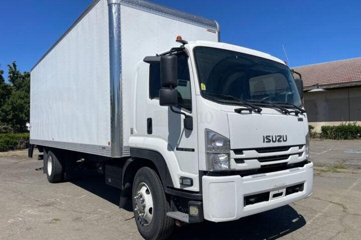 2020 Isuzu FTR 26 ft Box Truck