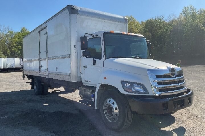 2019 Hino 268A 26 ft Box Truck