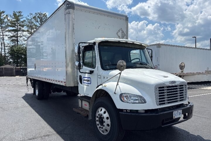2018 Freightliner M2 106 26 ft Box Truck