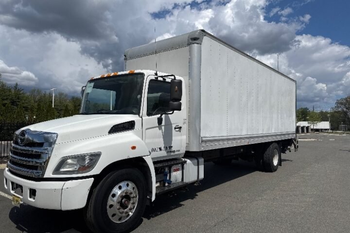 2018 Hino 268A 26 ft Box Truck