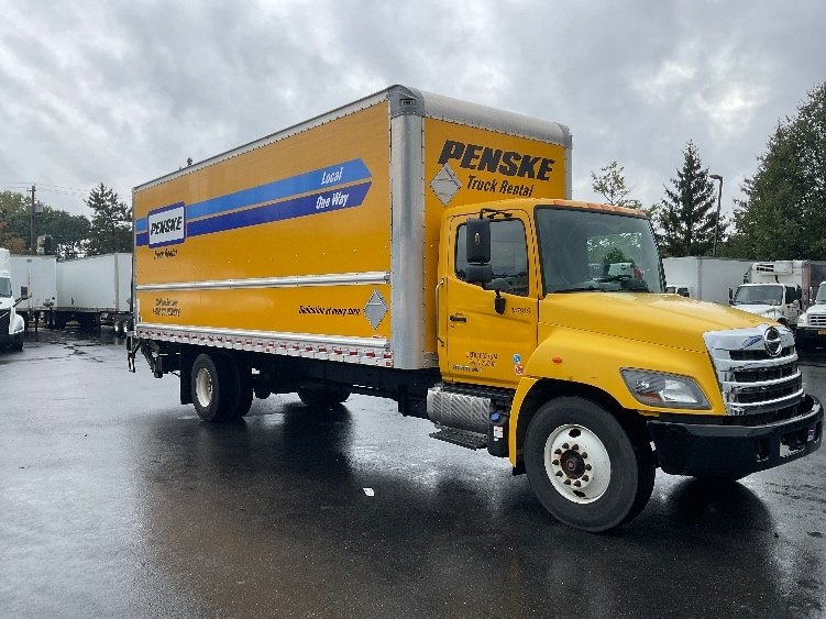 2020 Hino 338 26 ft Box Truck