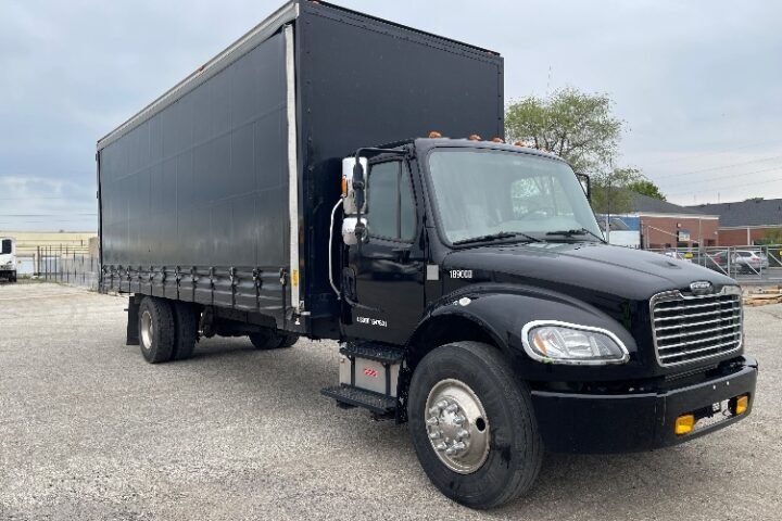 2018 Freightliner M2 106 26 ft Box Truck