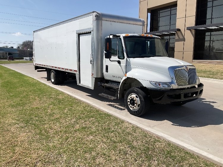2019 International Durastar 4300 26 ft Box Truck