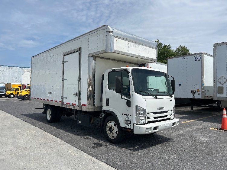 2020 Isuzu NRR 21 ft Box Truck