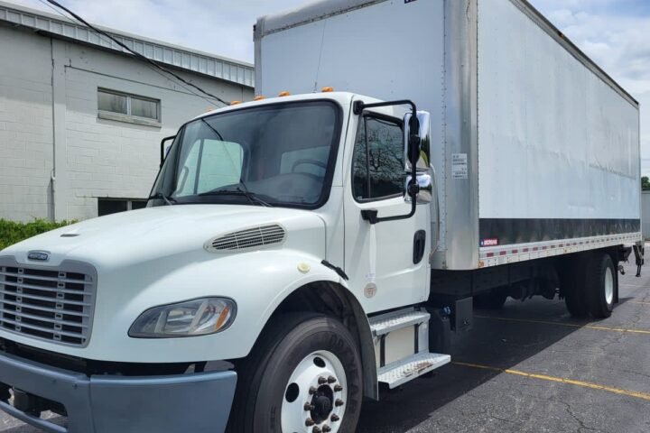 2019 Freightliner M2 106 26 ft Box Truck