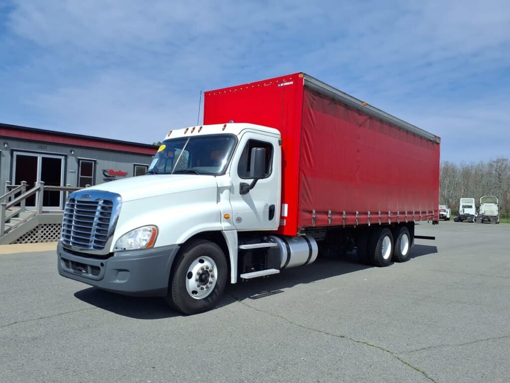 2018 Freightliner Cascadia DAY CAB 28 ft Box Truck