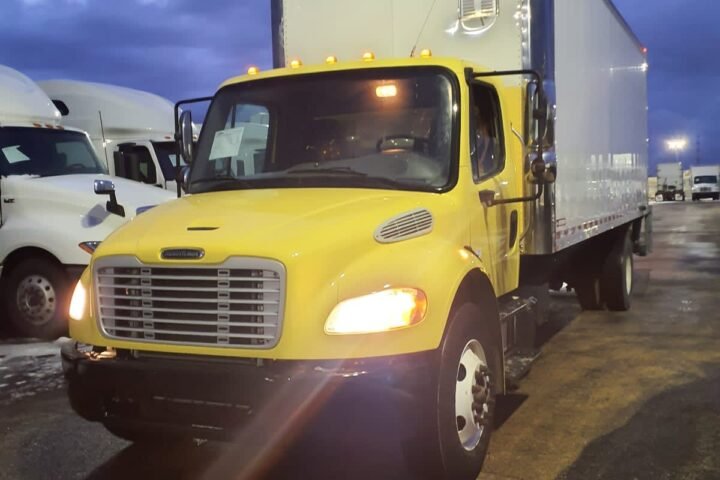 2016 Freightliner M2 106 24 ft Box Truck