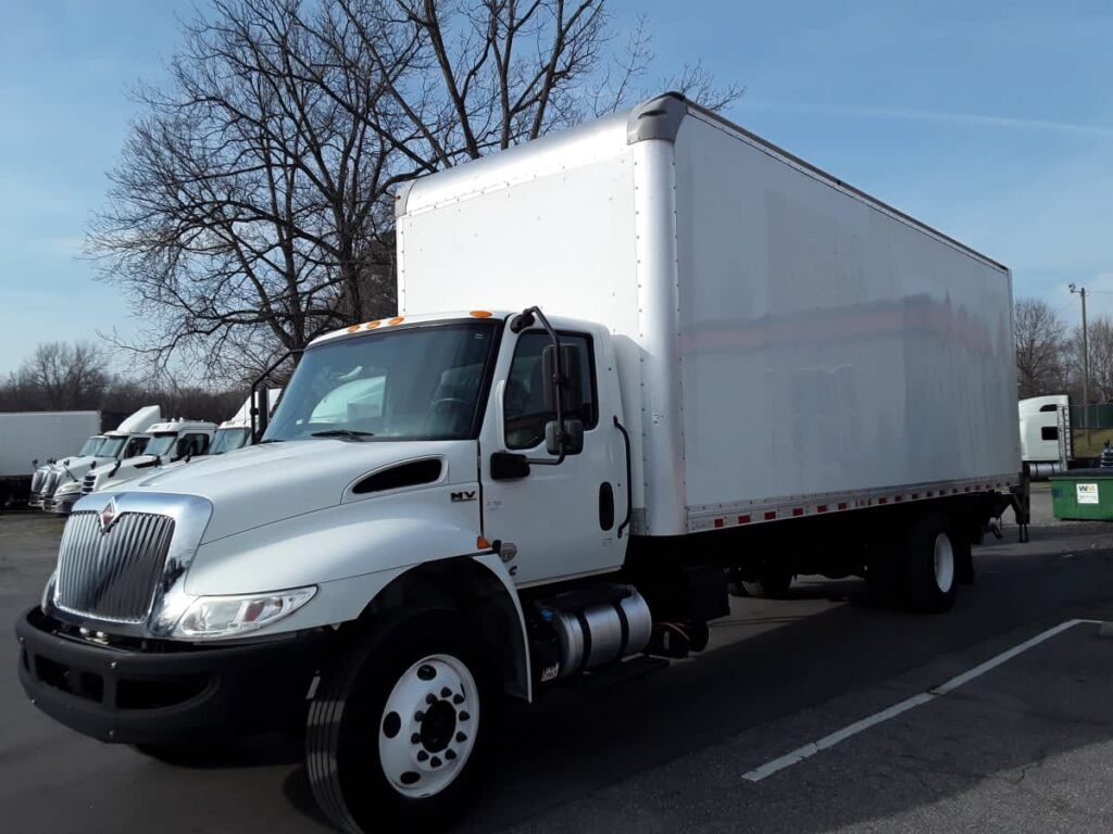 2020 International MV 26 ft Box Truck