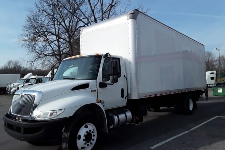 2020 International MV 26 ft Box Truck