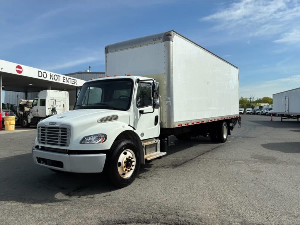 2019 Freightliner M2 106 26 ft Box Truck