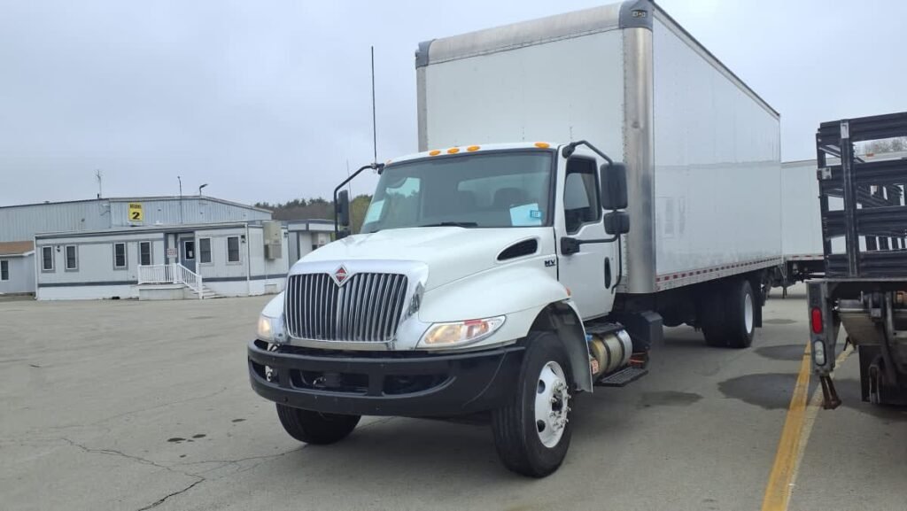 2022 International MV Box Truck