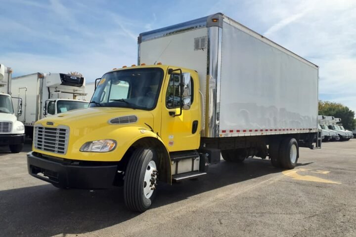 2016 Freightliner M2 106 24 ft Box Truck