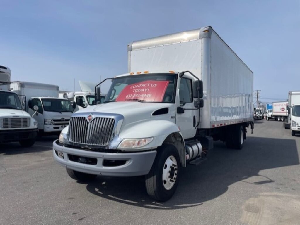 2020 International MV 26 ft Box Truck