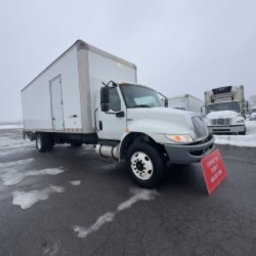 2020 International MV 26 ft Box Truck