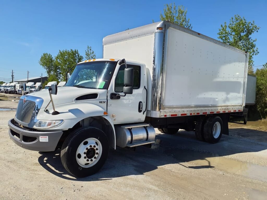 2020 International MV 18 ft Box Truck