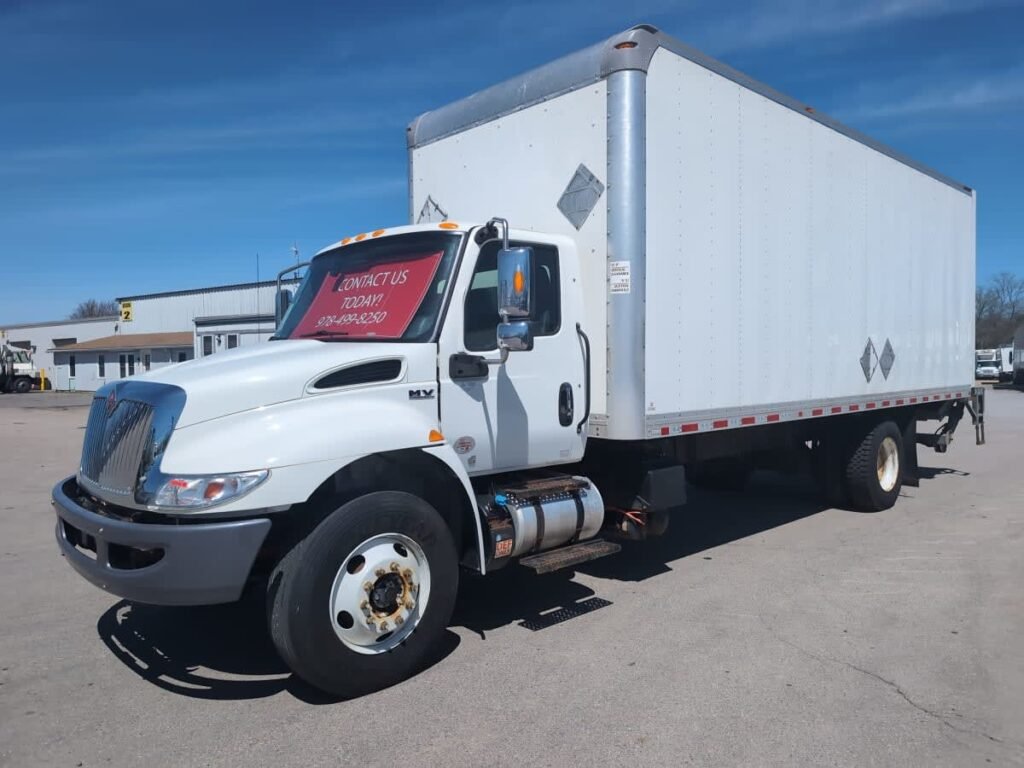 2020 International MV 24 ft Box Truck