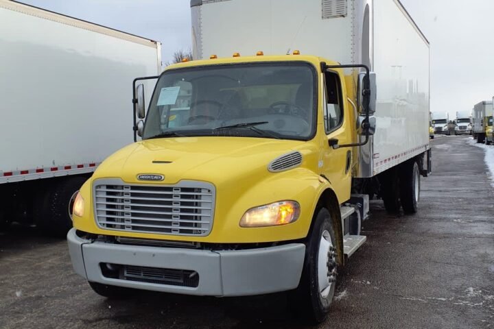 2016 Freightliner M2 106 24 ft Box Truck