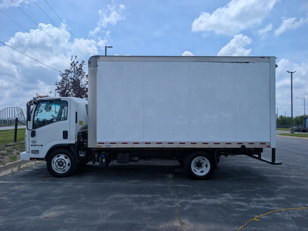 2018 Isuzu NRR 16 ft Box Truck