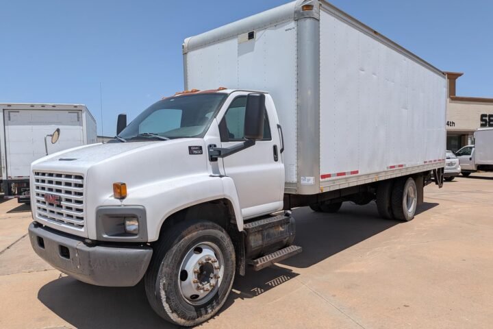 2004 GMC Topkick C7500 24 ft Box Truck