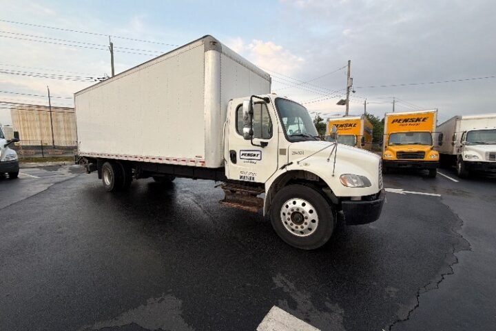 2018 Freightliner M2 106 26 ft Box Truck