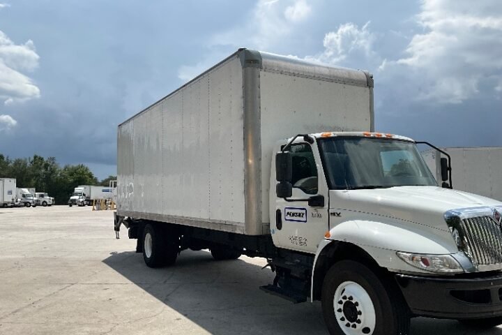 2020 International MV 26 ft Box Truck