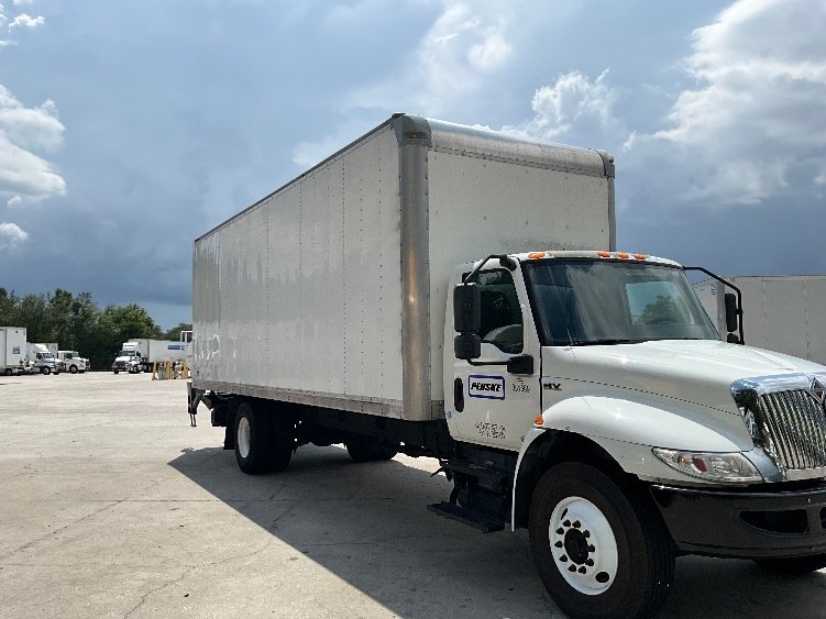 2020 International MV 26 ft Box Truck