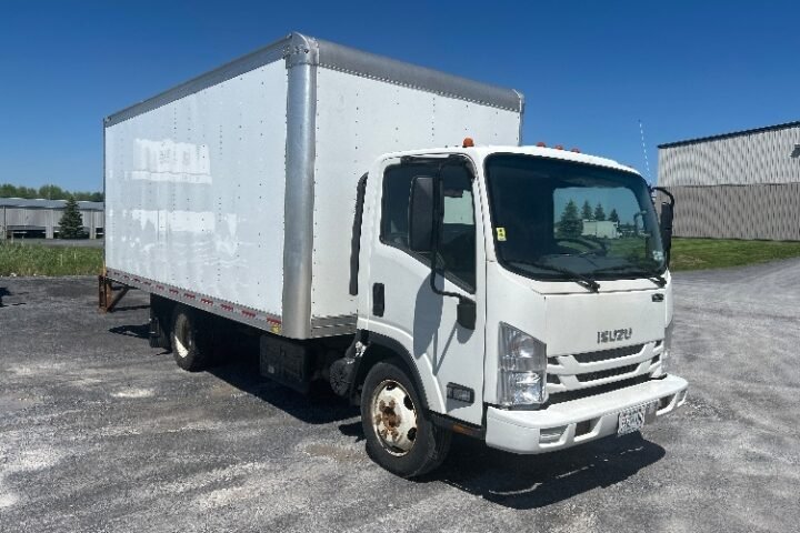 2022 Isuzu NQR Box Truck