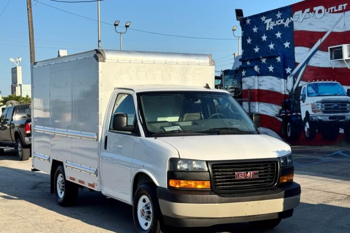 2021 GMC Savana 3500 Box Truck