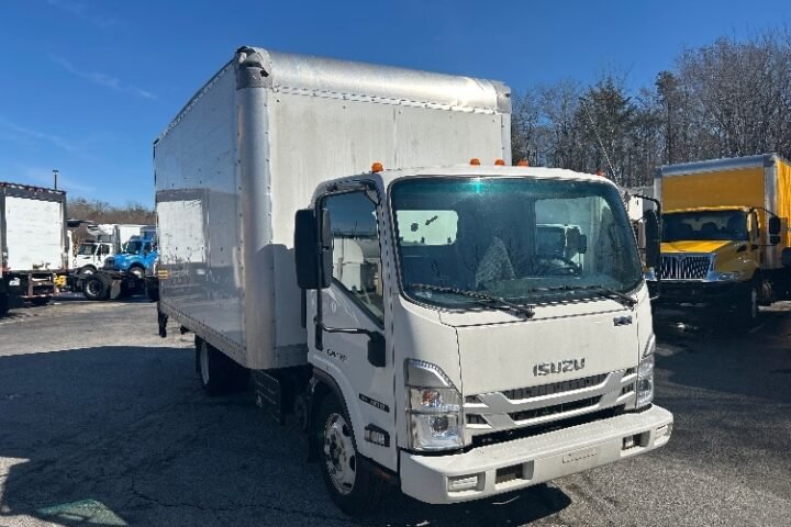 2022 Isuzu NRR Box Truck
