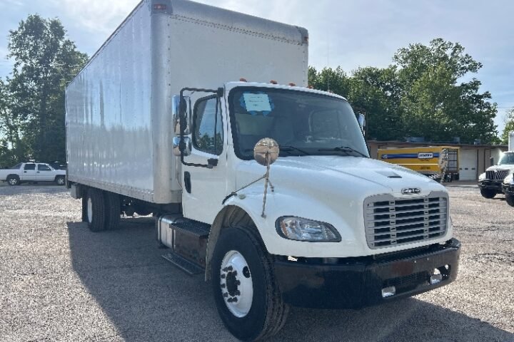 2016 Freightliner M2 106 26 ft Box Truck