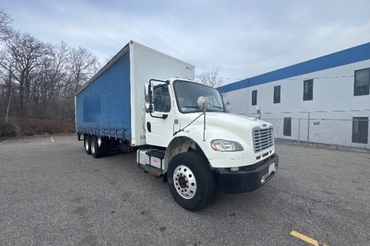 2019 Freightliner M2 106 28 ft Box Truck