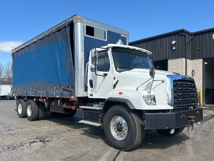 2017 Freightliner 114SD 24 ft Box Truck