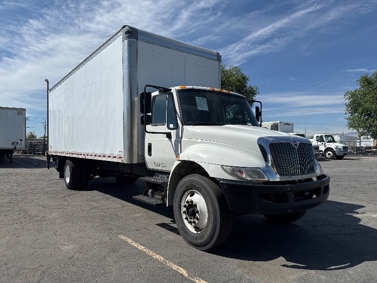 2018 International Durastar 4300 26 ft Box Truck