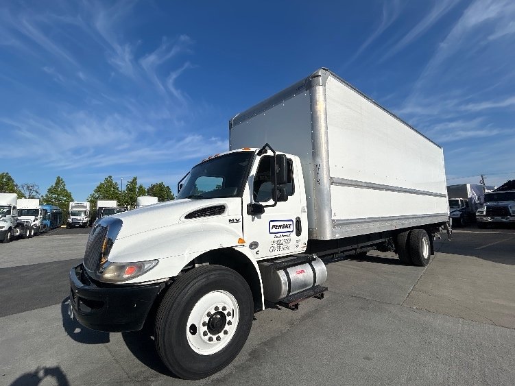 2020 International MV 26 ft Box Truck