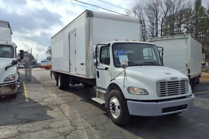 2021 Freightliner M2 106 26 ft Box Truck