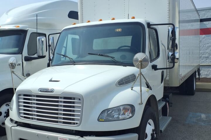 2019 Freightliner M2 106 24 ft Box Truck