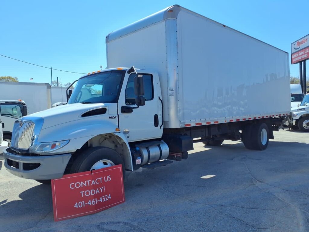 2020 International MV 26 ft Box Truck