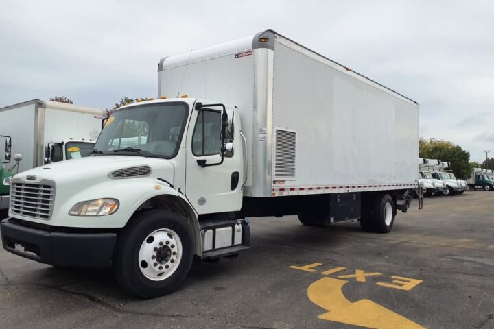 2019 Freightliner M2 106 26 ft Box Truck