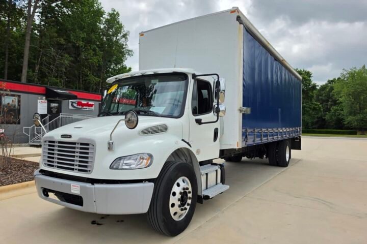 2021 Freightliner M2 106 28 ft Box Truck