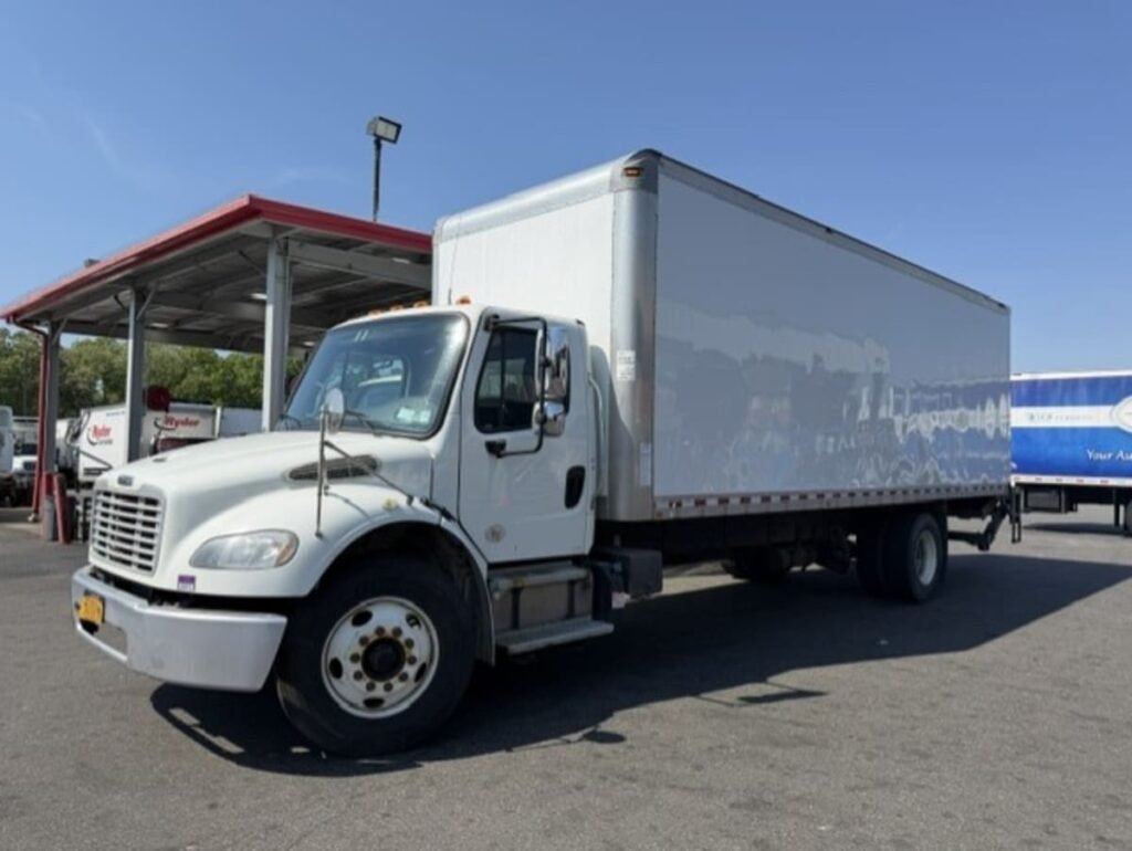 2019 Freightliner M2 106 26 ft Box Truck